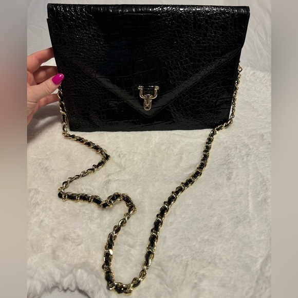Vivacé Handbags - VTG Vivace Korean Leather Crocodile Envelope Clutch Shoulder Purse 90’s Unique
